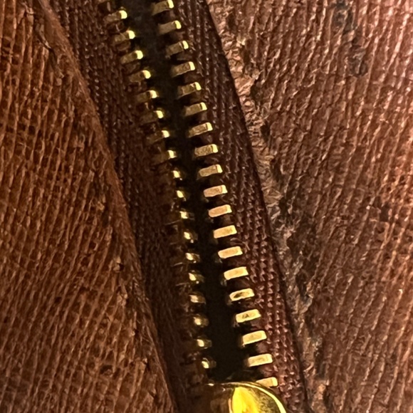 Vintage Louis Vuitton Monogram Chantilly Crossbody - Very good Vintage Condition - Picture 11 of 14